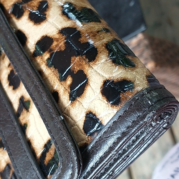 GUESS Organizer Wallet Leopard - Picture 15 of 15